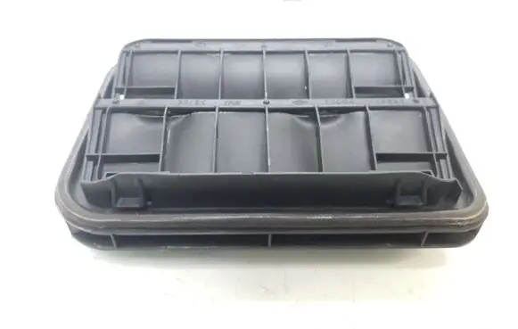 Renault Megane III Quarter panel pressure vent 7700838358
