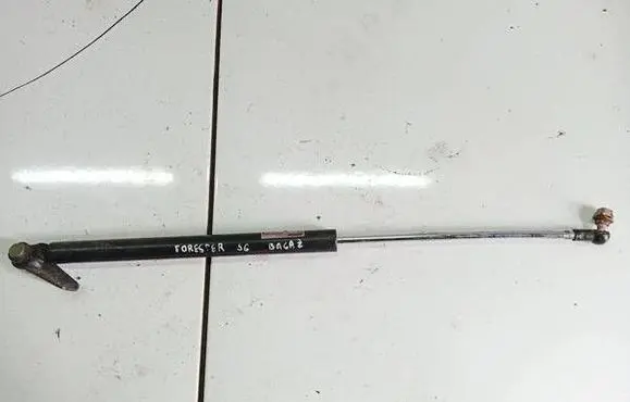 Subaru Forester SG Tailgate/trunk strut/damper 