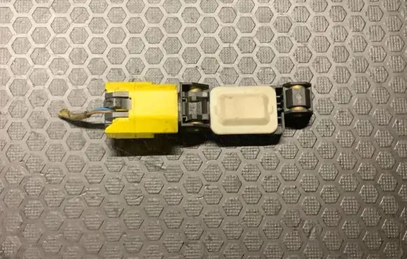 Volkswagen Phaeton Airbag deployment crash/impact sensor 8E0959643D 290106 202392