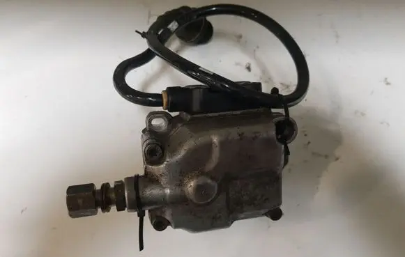 Volvo S40, V40 Fuel injection high pressure pump 2464463374