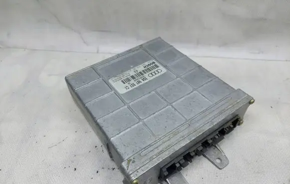 Audi A4 S4 B5 8D Engine control unit/module 8D0907557CX 26SA4678 0261203938