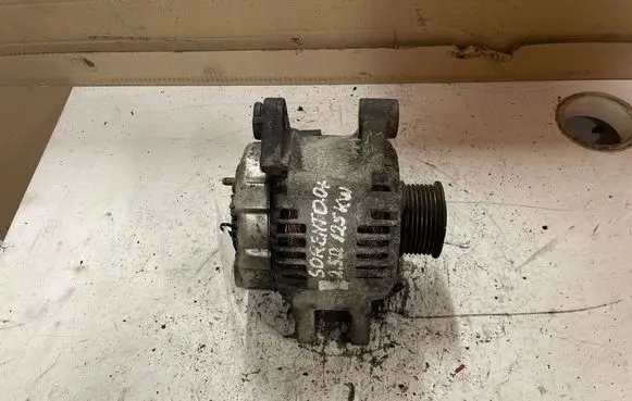 KIA Sorento Generator/alternator 373004A300 021319212
