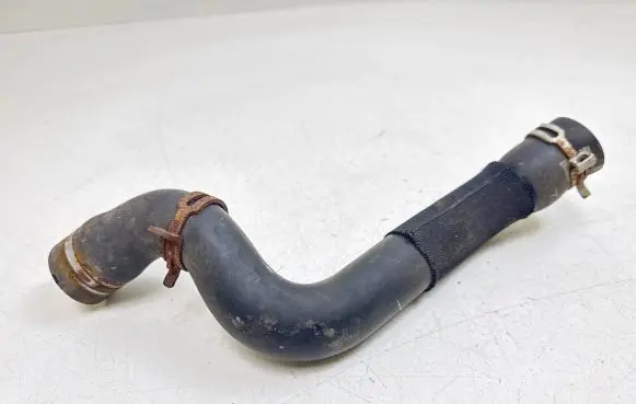 Engine coolant pipe/hose