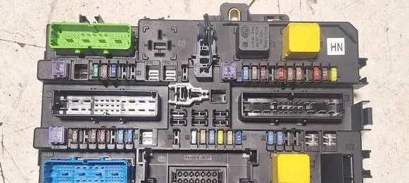Opel Zafira B Fuse box set 13220829M 5DK00866943