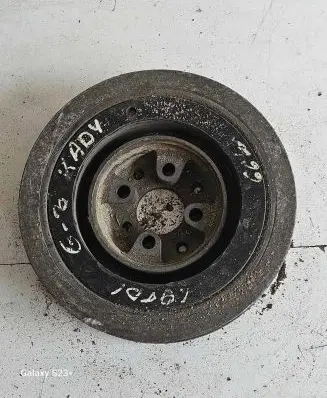 Volkswagen Golf III Crankshaft pulley 028105243