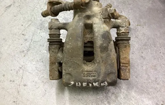 Opel Zafira B Rear brake caliper