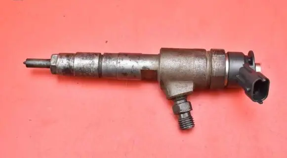 Peugeot 208 Fuel injector 0445110339