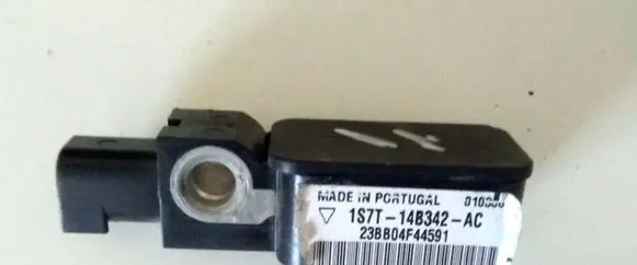 Ford Mondeo Mk III Airbag deployment crash/impact sensor 1S7T14B342AC 23BB04F44591