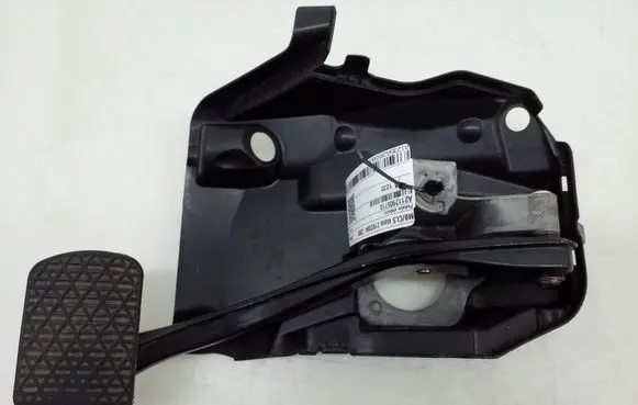 Mercedes-Benz CLS C219 Brake pedal A2112905718