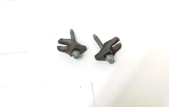Volvo V40 Fuel Injector clamp holder 927040