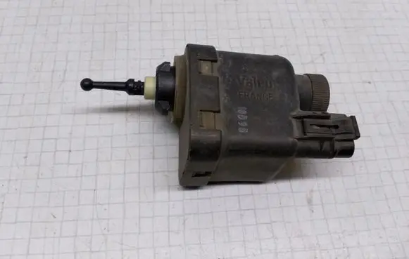Opel Astra F Headlight level adjustment motor 