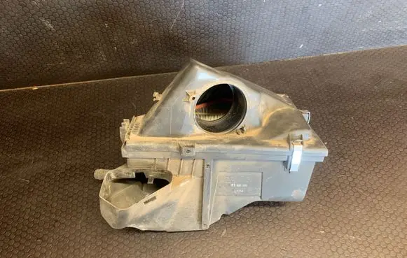 BMW X1 E84 Air filter box 8512599