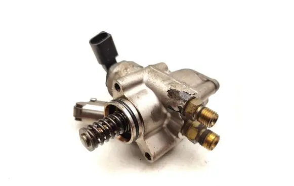 Audi A5 8T 8F Fuel injection high pressure pump 079127026F