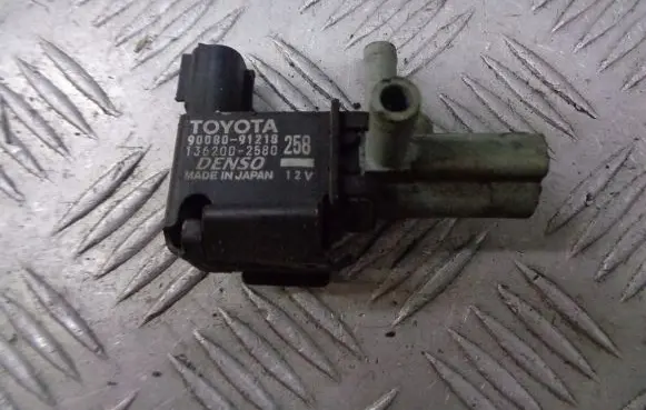 Toyota Corolla E120 E130 Vacuum valve 90080-91218