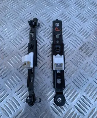 Hyundai i30 Seat belt adjustment rail 
