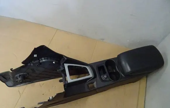 Ford Focus Center console 