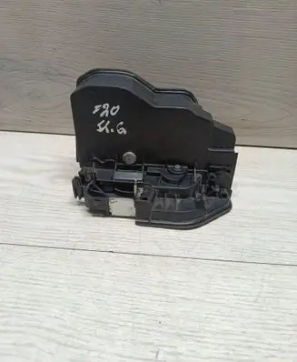 BMW 1 F20 F21 Rear door lock 7202147