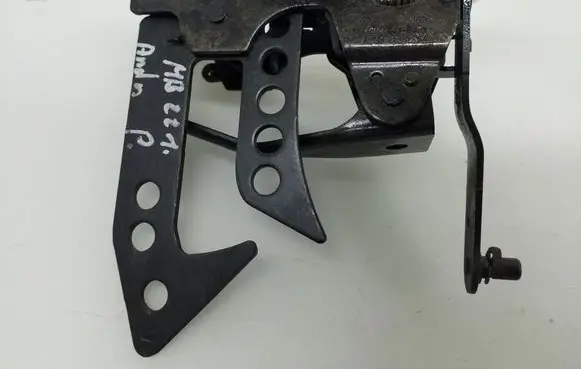 Mercedes-Benz S W221 Engine bonnet (hood) release handle A2218800264
