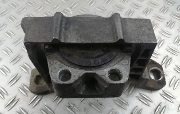 Ford Focus Engine mount bracket