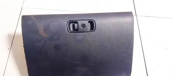 Mitsubishi Pajero Glove box