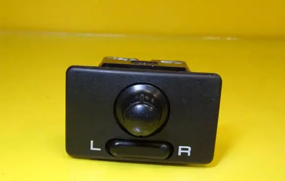 Nissan Almera N16 Wing mirror switch