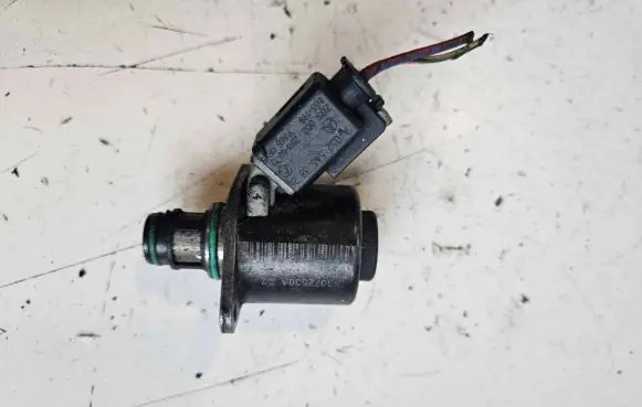 Mercedes-Benz E W212 Fuel pressure regulator 9307Z530A02 40494B12