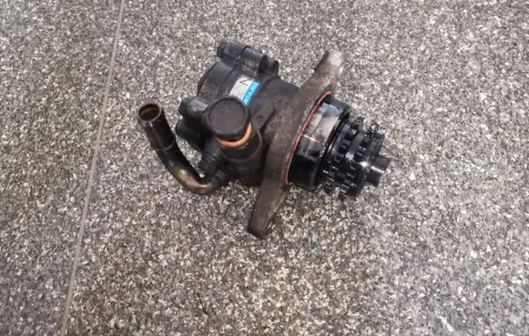 Nissan Almera Tino Power steering pump 0X161055