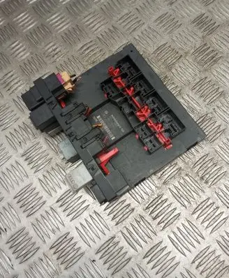 Volkswagen Golf V Fuse box set 1K0937049N