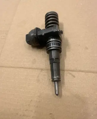 Volkswagen Sharan Fuel injector 038130073ak