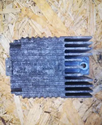 Mercedes-Benz A W168 Coolant fan relay A0275458032 E5001004