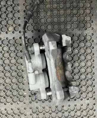Mercedes-Benz GLE (W166 - C292) Front brake caliper