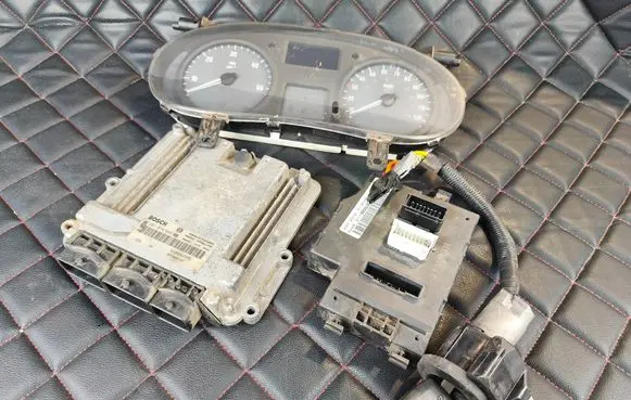 Renault Trafic II (X83) Engine control unit/module 0281014648 8200666516 8200823728