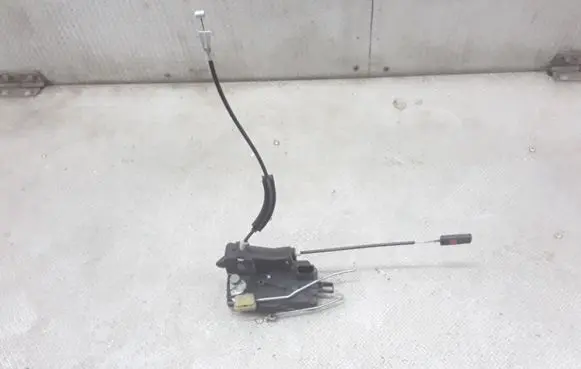 Opel Signum Front door lock 13157763