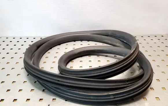 Seat Ibiza III (6L) Rear door rubber seal (on body) 