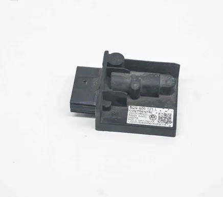 Volkswagen Golf VII Fuel injection pump control unit/module 5Q0906121L A2C30399102