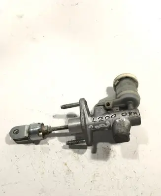 Mitsubishi L200 Clutch master cylinder 