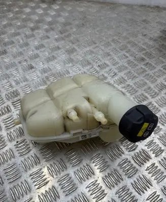 BMW 2 F46 Coolant expansion tank/reservoir 7617362 761736208