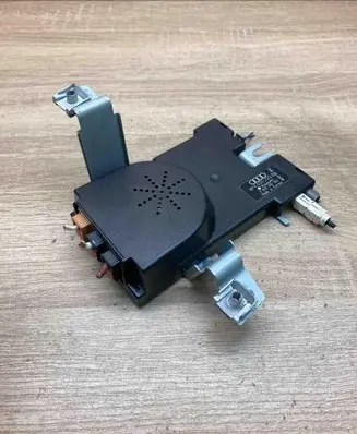 Audi A3 S3 8P Antenna control unit 8P4035225D 7617310103