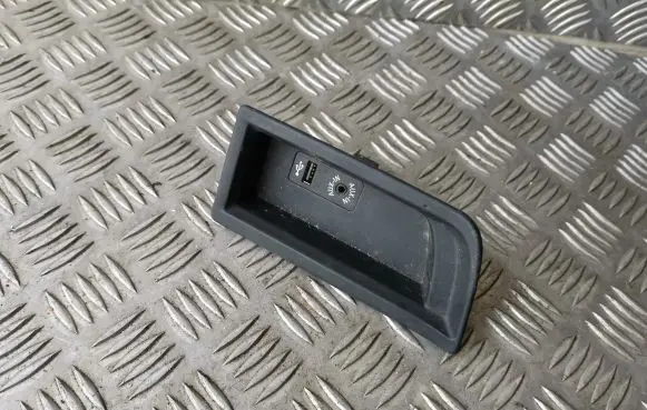 BMW 3 F30 F35 F31 USB socket connector 9207357 51169207357 9229247