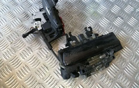 Audi A8 S8 D3 4E Front door lock 4E1837015