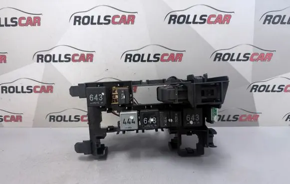 Audi Q7 4L Relay mounting block 4L1937503