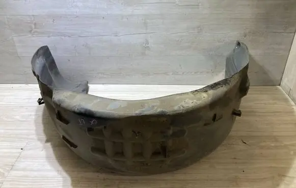 Rear arch fender liner splash guards