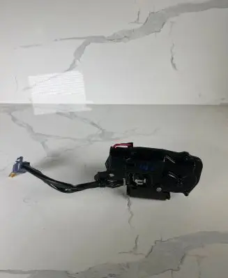 Toyota Prius (XW20) Loading door lock 5828