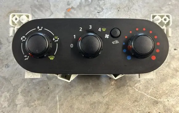 Renault Trafic III (X82) Climate control/heater control trim 