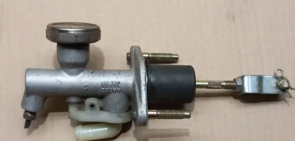 Nissan Almera N16 Clutch master cylinder 306105M007 306105M00A