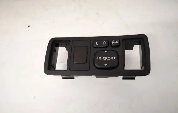 Toyota Avensis T250 Wing mirror switch 777667 183575