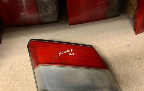 Nissan Almera Tailgate rear/tail lights 4726B