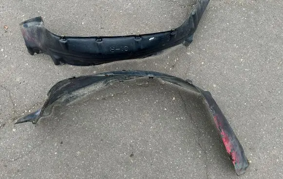 Front wheel arch liner splash guards