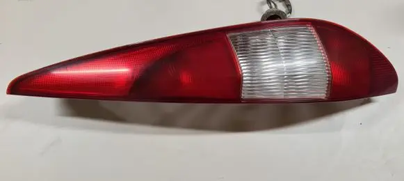 Ford Mondeo Mk III Rear/tail lights 1S7113404C 0374D