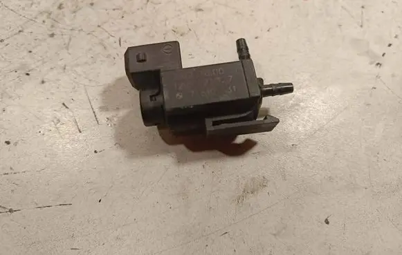 BMW 3 F30 F35 F31 Turbo solenoid valve 70231800 12T327 7810831